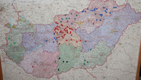 A térképen megjelölt helyekből láthatjuk, hogy az országban 136 helységbe levelezünk. Jelenleg a Szent Rita Család kb. 450 családot foglal magában.